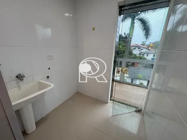 Apartamento 3 quartos e 2 banheiros, para alugar, no bairro Vila Tupy em Registro