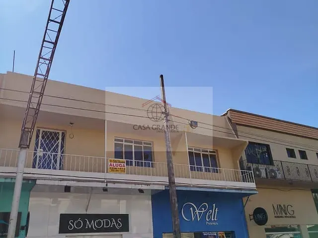 Apartamento 5 quartos e 1 banheiro, para alugar, no bairro Centro em Rolândia