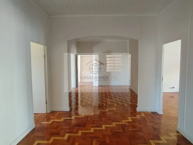 Apartamento 5 quartos e 1 banheiro, para alugar, no bairro Centro em Rolândia