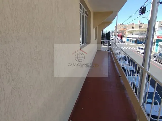 Apartamento 5 quartos e 1 banheiro, para alugar, no bairro Centro em Rolândia