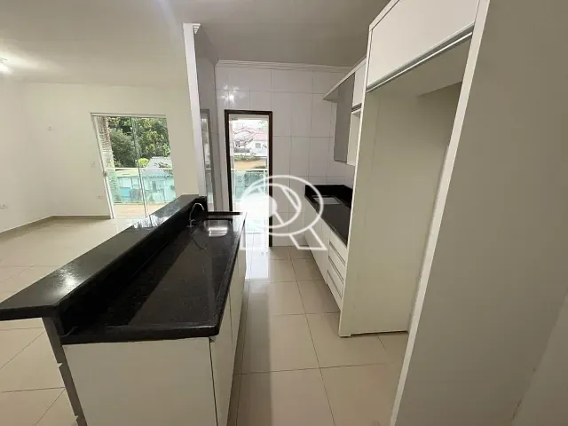 Apartamento 3 quartos e 2 banheiros, para alugar, no bairro Vila Tupy em Registro