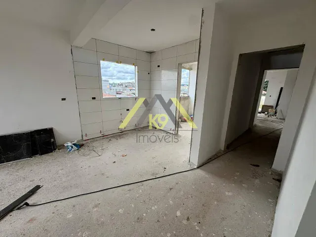 Apartamento 2 quartos e 1 banheiro, à venda, no bairro Guaraituba em Colombo
