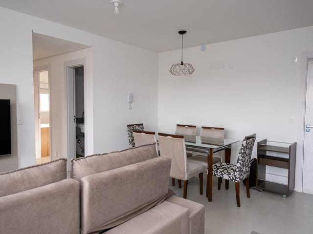 Apartamento com 74m² 3 quartos e 2 banheiros, à venda ou para alugar, no bairro Areal em Pelotas