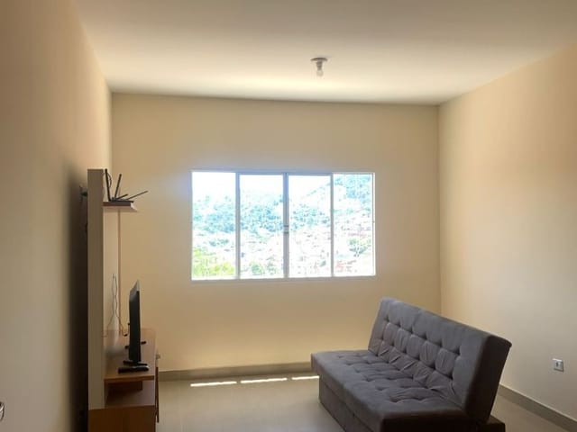 Apartamento com 100m² 2 quartos e 1 banheiro, para alugar, no bairro Centro em Extrema