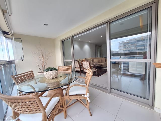 Apartamento com 206m² 4 quartos e 5 banheiros, para alugar, no bairro Barra da Tijuca em Rio de Janeiro