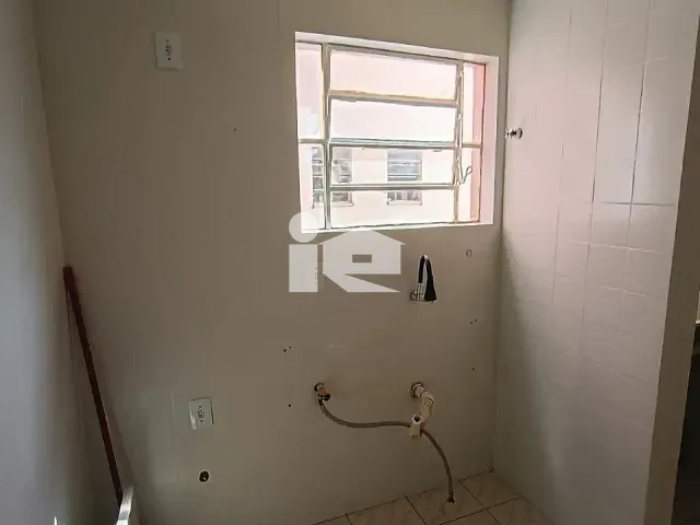 Apartamento 3 quartos e 1 banheiro, para alugar, no bairro Centro em Rolândia