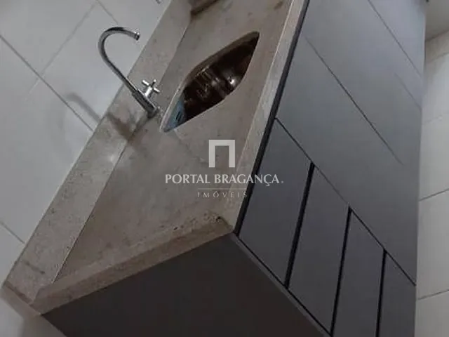 Apartamento 2 quartos e 2 banheiros, à venda ou para alugar, no bairro Jardim do Lago em Bragança Paulista