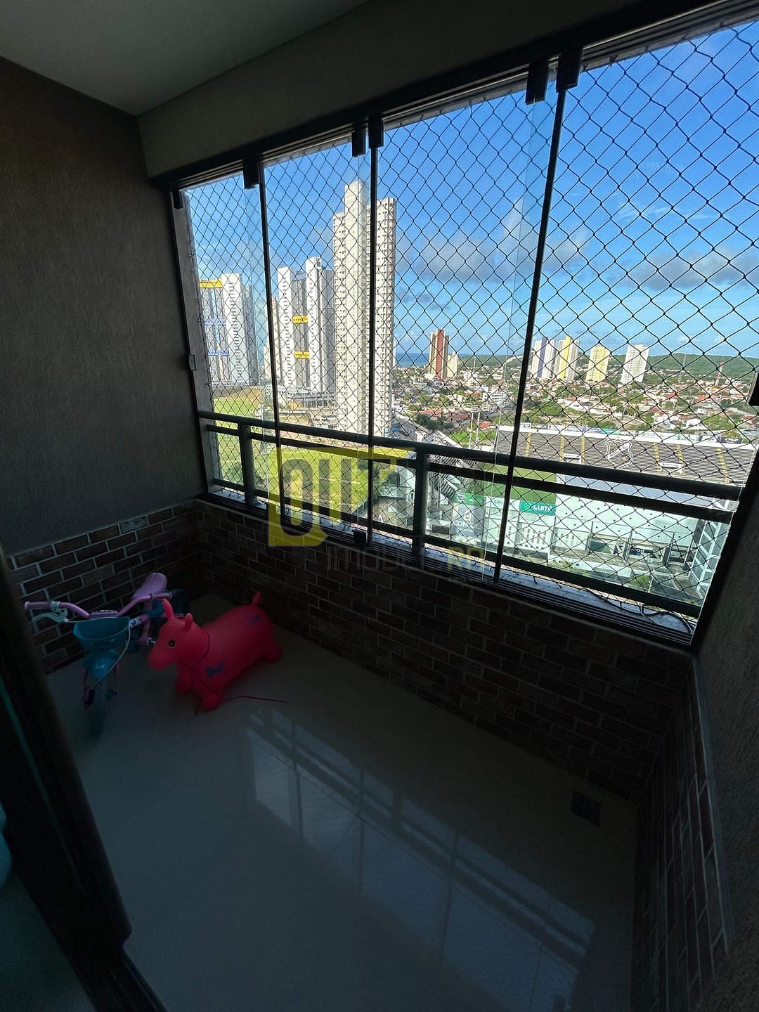Apartamento à venda com 2 quartos, 67m² - Foto 2