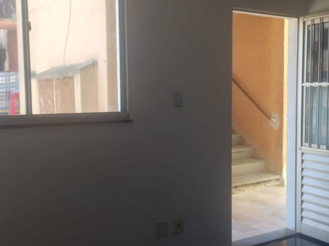 Apartamento 2 quartos e 1 banheiro, à venda, no bairro Santa Cruz em Rio de Janeiro