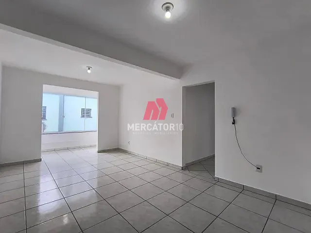 Apartamento 3 quartos e 2 banheiros, para alugar, no bairro Victor Konder em Blumenau