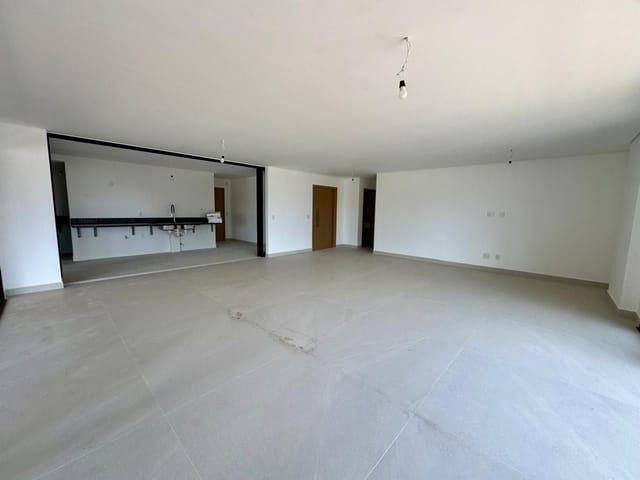 Apartamento com 245m² 4 quartos e 5 banheiros, à venda, no bairro Setor Bueno em Goiânia
