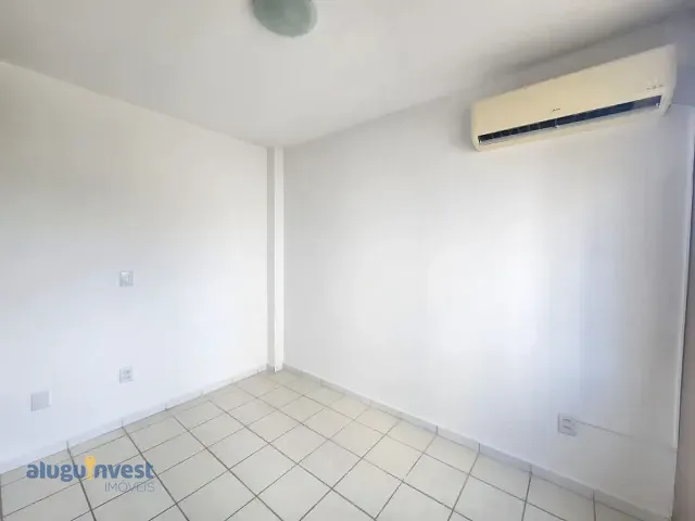 Apartamento 1 quarto e 1 banheiro, para alugar, no bairro Estreito em Florianópolis
