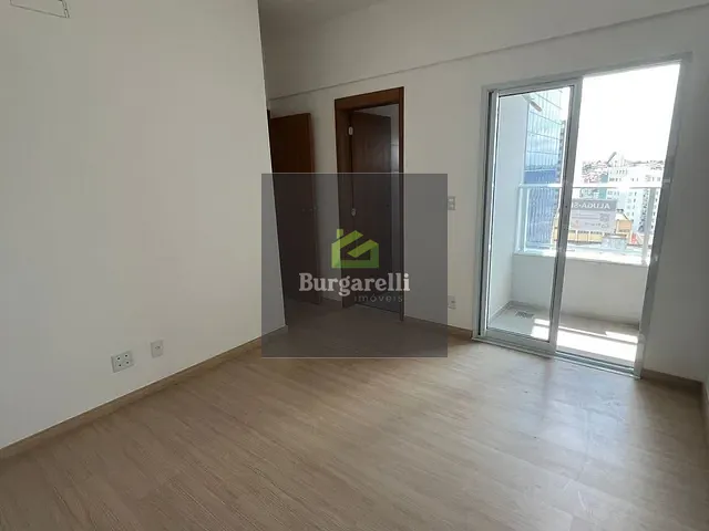 Apartamento 2 quartos e 1 banheiro, para alugar, no bairro Centro em Lavras