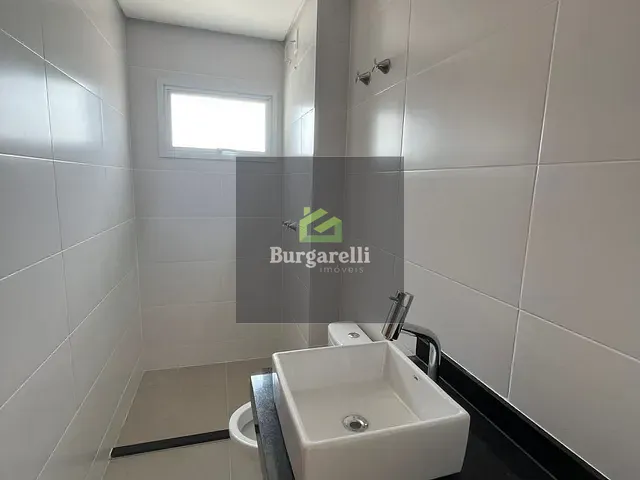 Apartamento 2 quartos e 1 banheiro, para alugar, no bairro Centro em Lavras