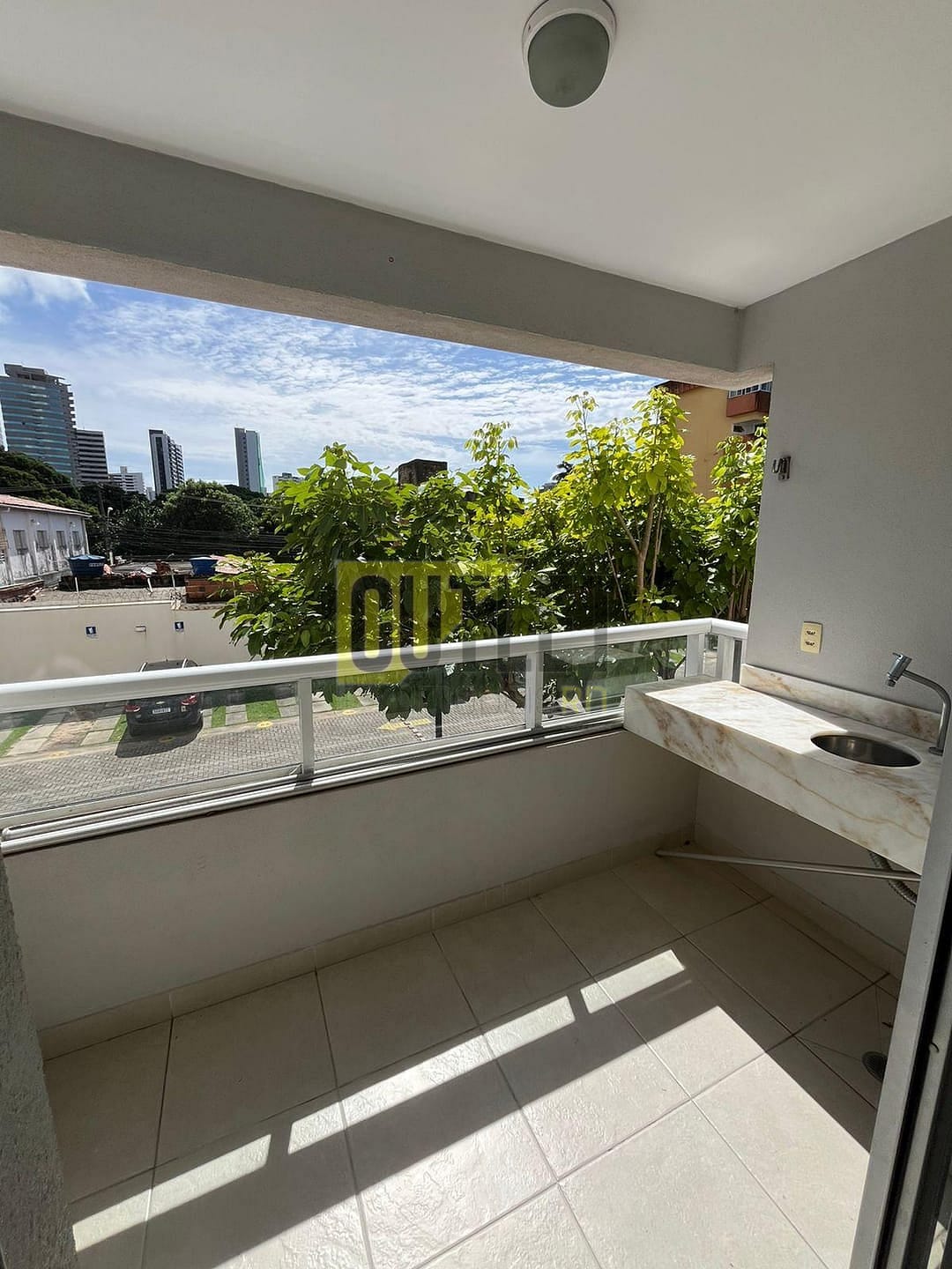 Apartamento à venda com 3 quartos, 81m² - Foto 2