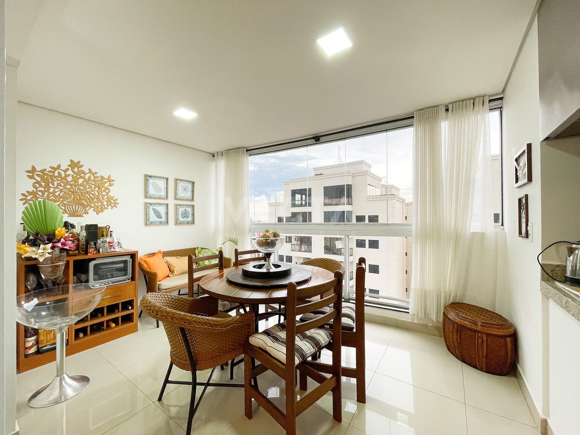 Apartamento à venda com 3 quartos, 136m² - Foto 1