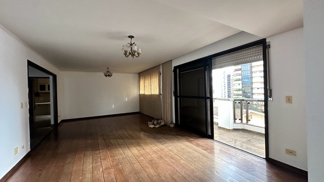 Apartamento 4 quartos e 6 banheiros, à venda, no bairro Centro em Londrina