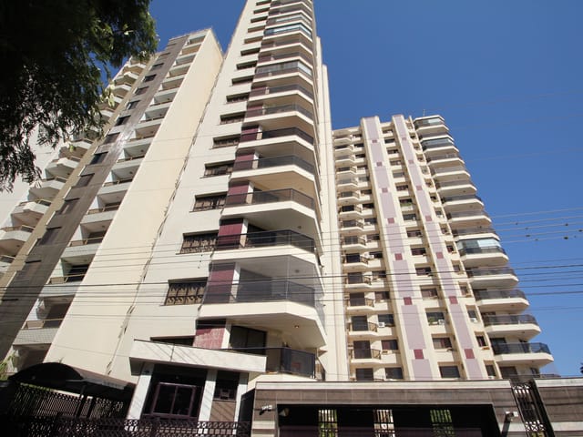 Apartamento com 410m² 4 quartos e 5 banheiros, à venda ou para alugar, no bairro Centro em São João da Boa Vista