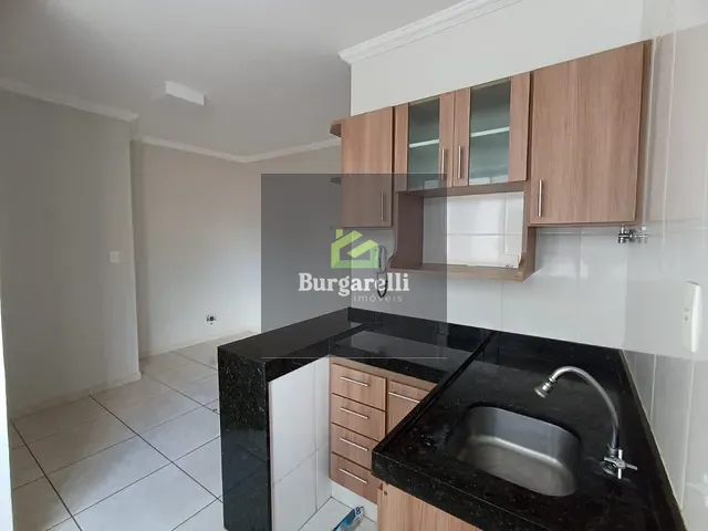 Apartamento 2 quartos e 1 banheiro, para alugar, no bairro Centro em Lavras