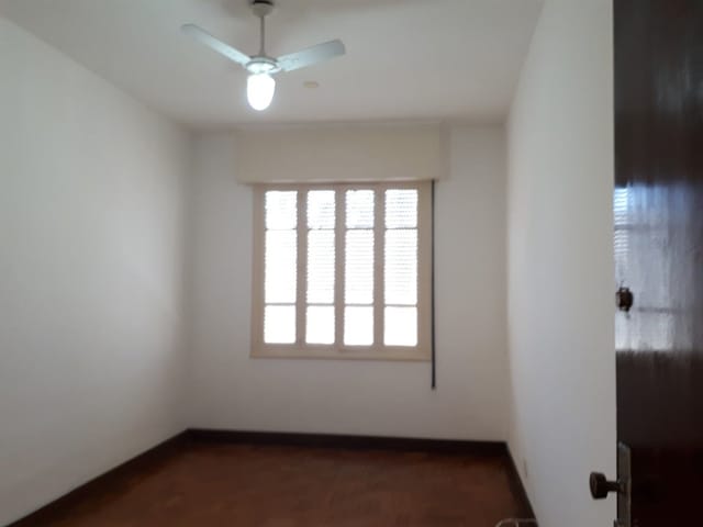 Apartamento 1 quarto e 1 banheiro, à venda, no bairro Catete em Rio de Janeiro