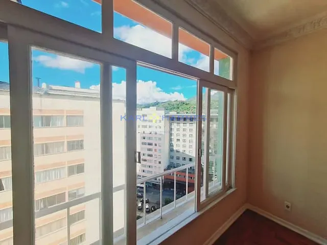 Apartamento com 75m² 2 quartos e 1 banheiro, à venda, no bairro Centro em Petrópolis