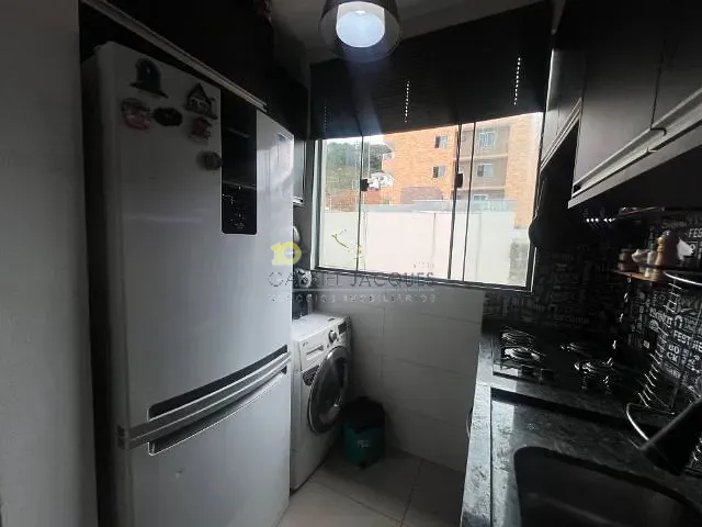 Apartamento 2 quartos e 2 banheiros, à venda, no bairro São Sebastião em Palhoça