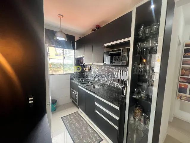 Apartamento 2 quartos e 2 banheiros, à venda, no bairro São Sebastião em Palhoça