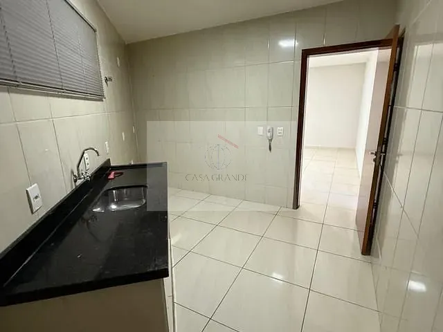 Apartamento 2 quartos e 2 banheiros, para alugar, no bairro Centro em Rolândia