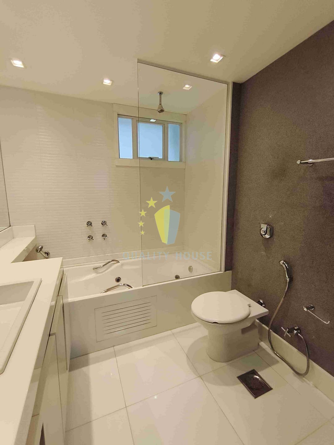 Apartamento para alugar com 2 quartos, 116m² - Foto 18