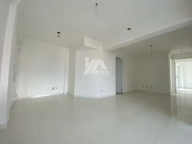 Apartamento com 214m² 3 quartos e 4 banheiros, à venda, no bairro Centro em Guarapuava