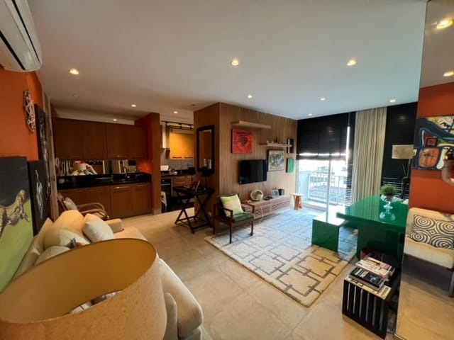 Foto do Apartamento - Apartamento todo reformado! Porteira fechada! 2 qtos, 80 m2, prédio com infra estrutura completa, prox. praia, metrô e shoppings | Atlântida Administradora