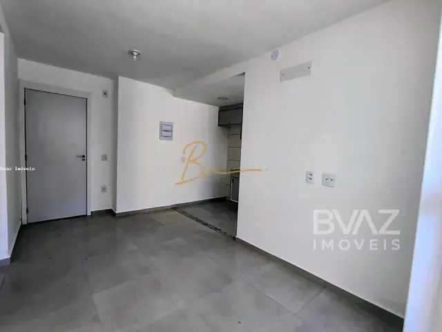 Apartamento com 50m² 2 quartos e 2 banheiros, para alugar, no bairro Nova em São Pedro da Aldeia
