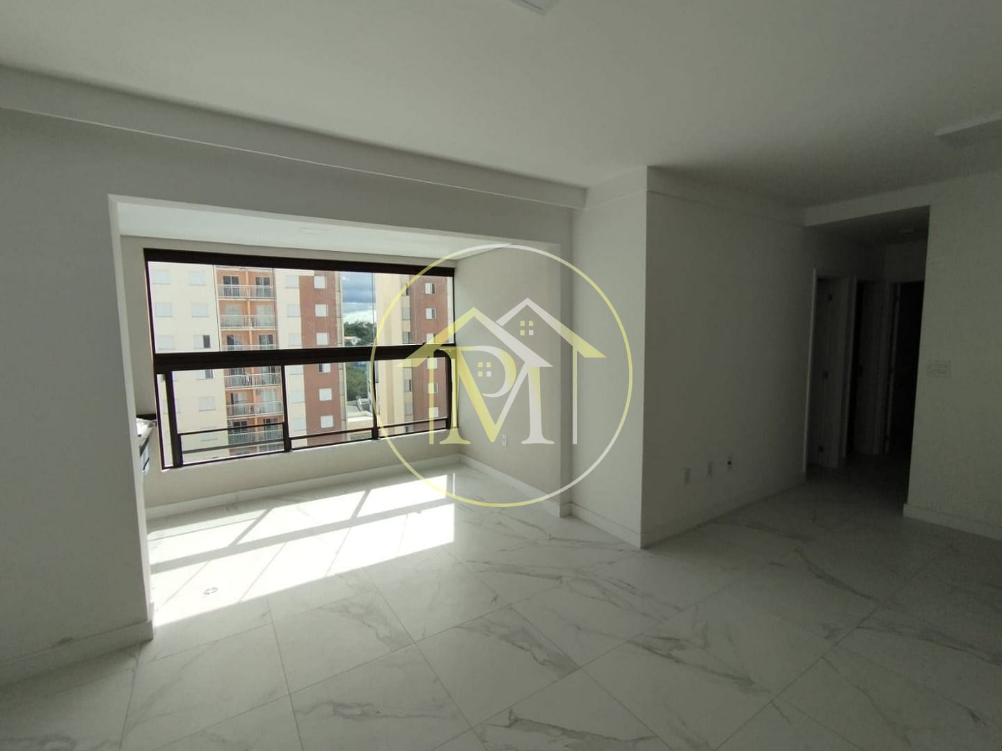 Apartamento à venda com 3 quartos, 87m² - Foto 2