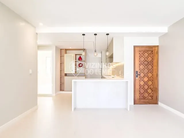 Apartamento 3 quartos e 2 banheiros, à venda, no bairro Leme em Rio de Janeiro