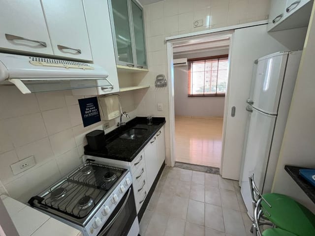 Apartamento 3 quartos e 1 banheiro, para alugar, no bairro Centro em Londrina