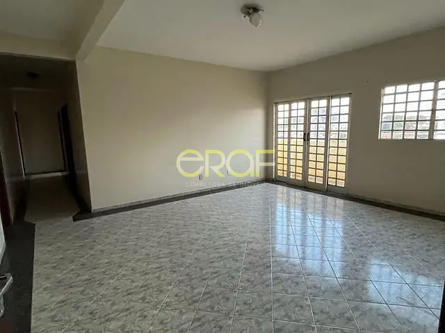 Apartamento 3 quartos e 3 banheiros, para alugar, no bairro Centro em Formosa
