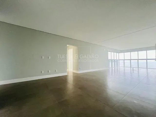 Apartamento com 134m² 3 quartos e 3 banheiros, à venda, no bairro Praia de Armação do Itapocorói em Penha