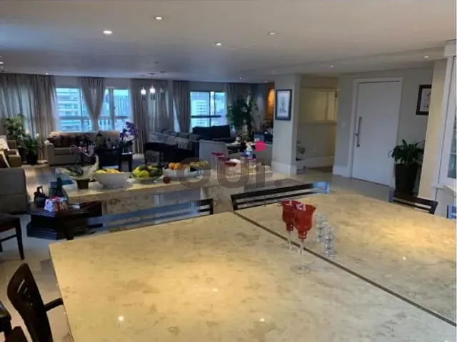 Apartamento 5 quartos e 5 banheiros, à venda, no bairro Itaim Bibi em São Paulo