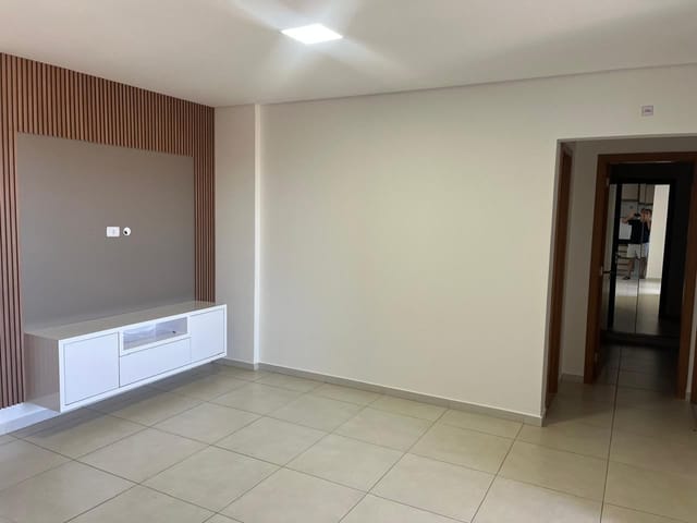 Apartamento 2 quartos e 2 banheiros, para alugar, no bairro Seminário em Campo Grande