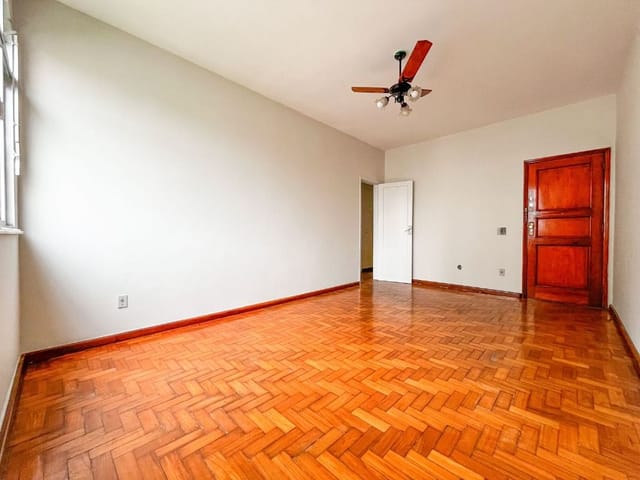 Apartamento com 2 quartos para alugar em Icaraí.