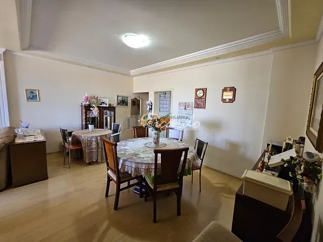 Apartamento com 176m² 3 quartos e 2 banheiros, à venda, no bairro Centro em Arapongas