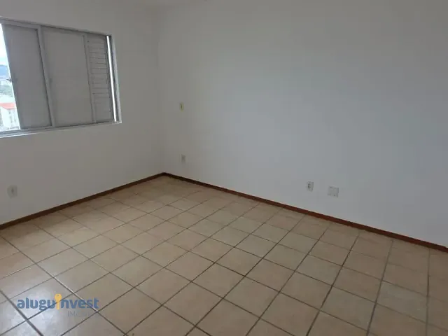 Apartamento com 105m² 2 quartos e 1 banheiro, para alugar, no bairro Estreito em Florianópolis