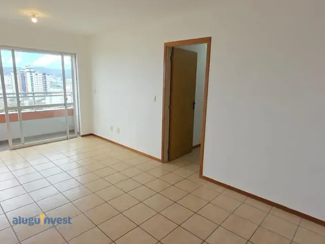 Apartamento com 105m² 2 quartos e 1 banheiro, para alugar, no bairro Estreito em Florianópolis