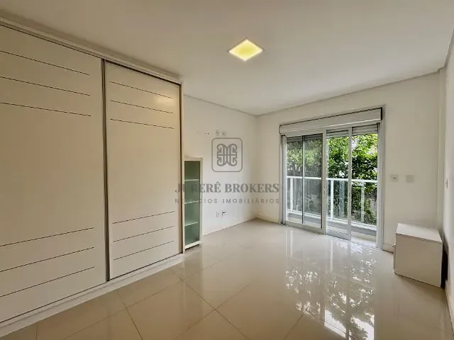 Apartamento 2 quartos e 2 banheiros, à venda, no bairro Jurerê em Florianópolis
