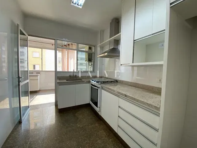 Apartamento 4 quartos e 4 banheiros, à venda, no bairro Centro em Londrina
