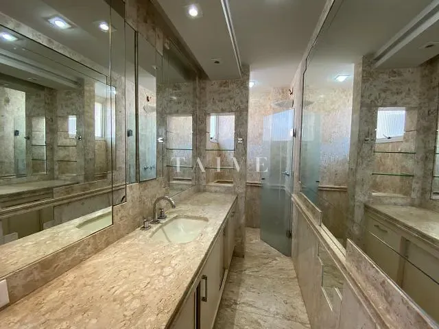 Apartamento 4 quartos e 4 banheiros, à venda, no bairro Centro em Londrina