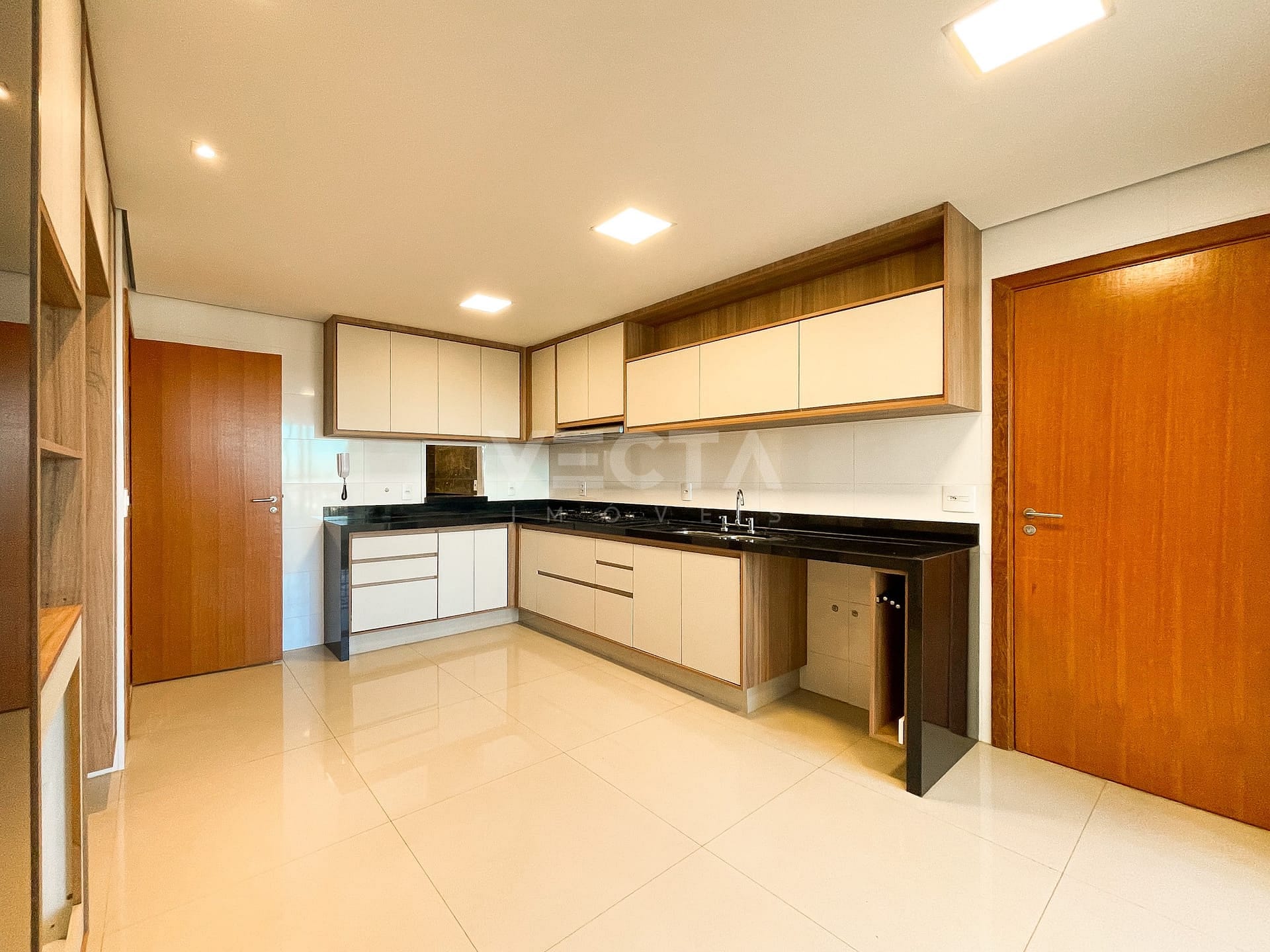 Apartamento à venda com 4 quartos, 238m² - Foto 10