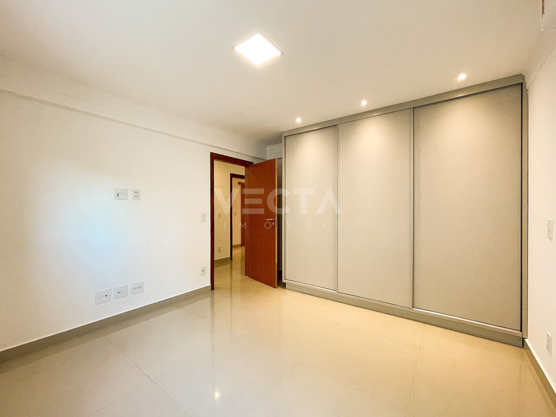 Apartamento à venda com 4 quartos, 238m² - Foto 17