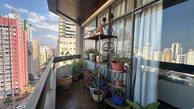 Apartamento com 315m² 4 quartos e 5 banheiros, à venda, no bairro Centro em Londrina