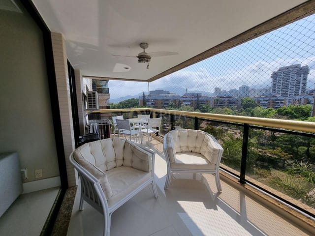 Apartamento com 127m² 3 quartos e 2 banheiros, para alugar, no bairro Barra da Tijuca em Rio de Janeiro